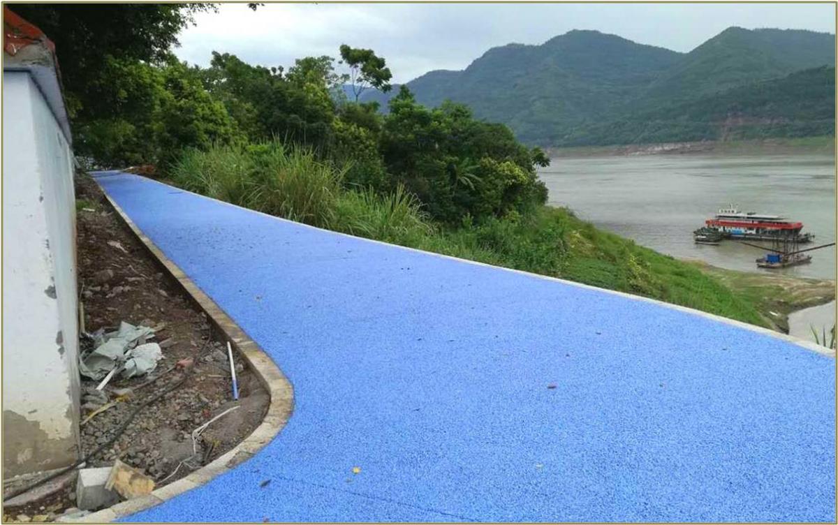 云陽(yáng)濱江路彩色透水混凝土完工